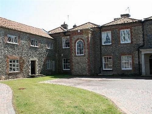 Stable Court 호텔 홀트 외부 사진
